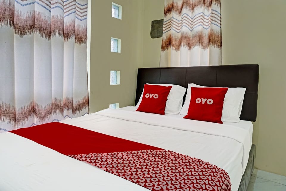 Deluxe Double Room | Laptop workspace, free WiFi, bed sheets