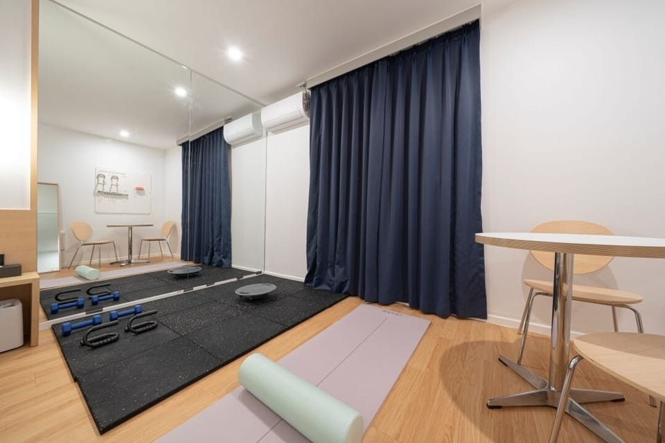 Fitness | Premium bedding, soundproofing, free WiFi, bed sheets