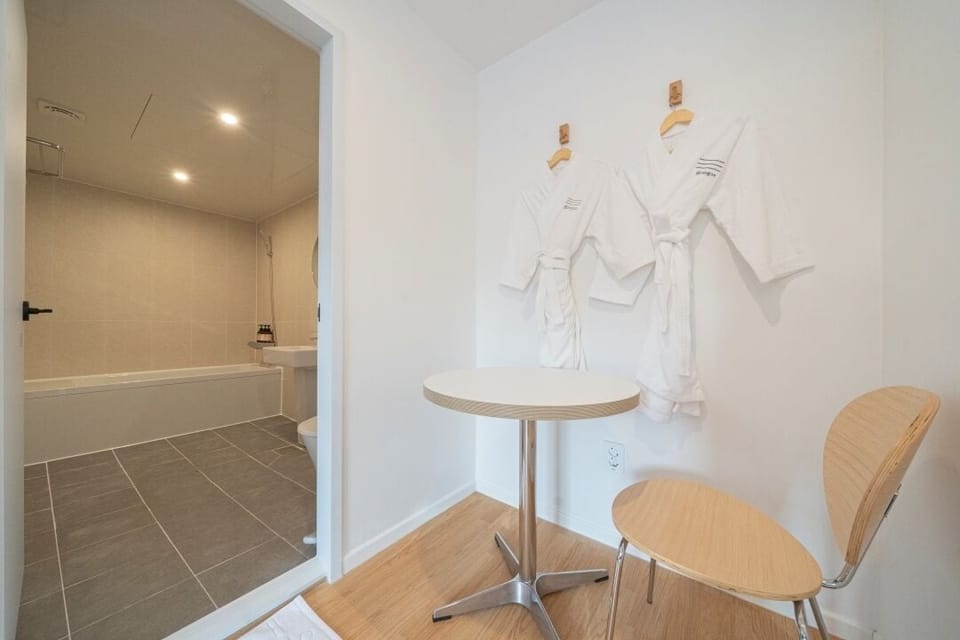 Singing | Premium bedding, soundproofing, free WiFi, bed sheets