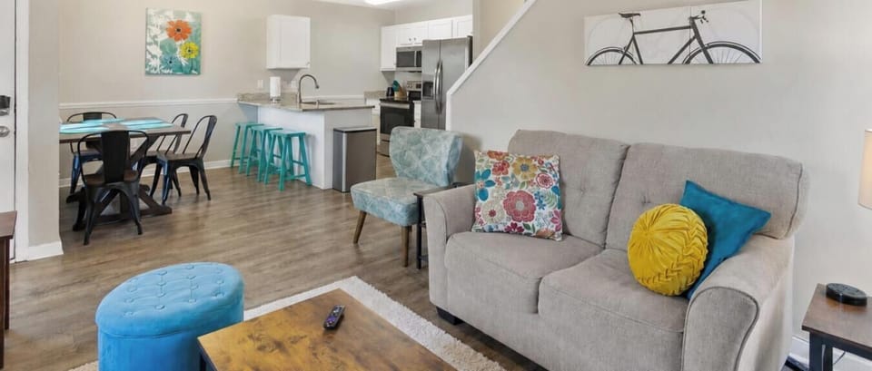 Open space to relax, dine & gather