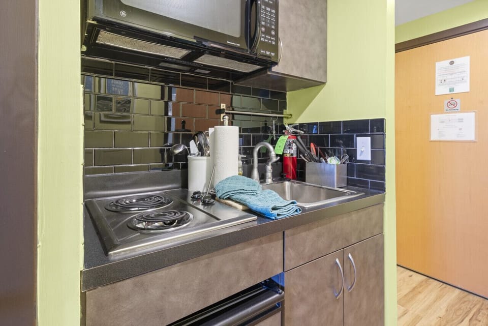 Efficient kitchenette