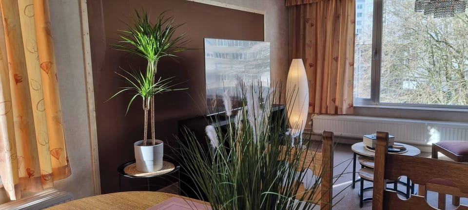 Apartment, 3 Bedrooms, Smoking, Balcony | Living room