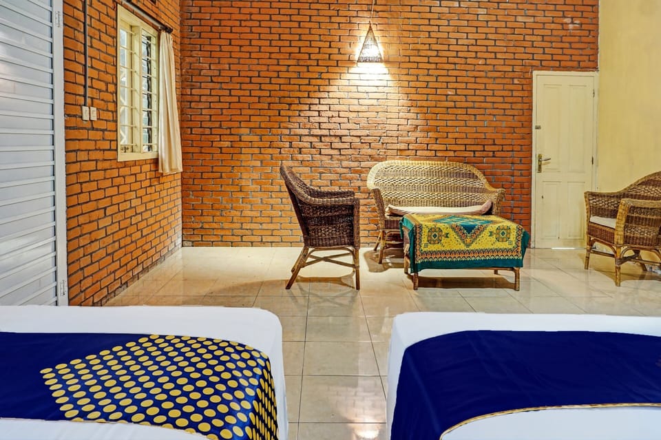 Comfort Triple Room | Desk, laptop workspace, WiFi (free), bed sheets