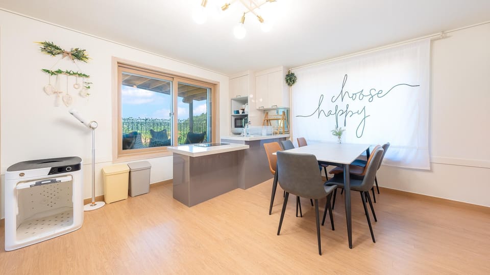 Basic Room, 2 Bedrooms (dokchae) | 2 bedrooms, free WiFi