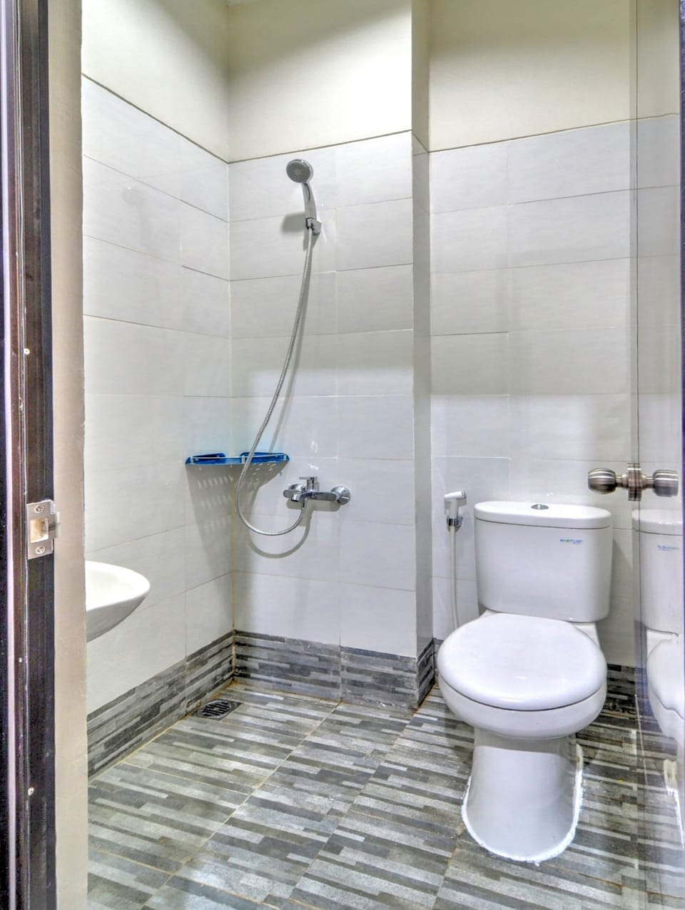 Standard Single Room | Bathroom | Shower, towels