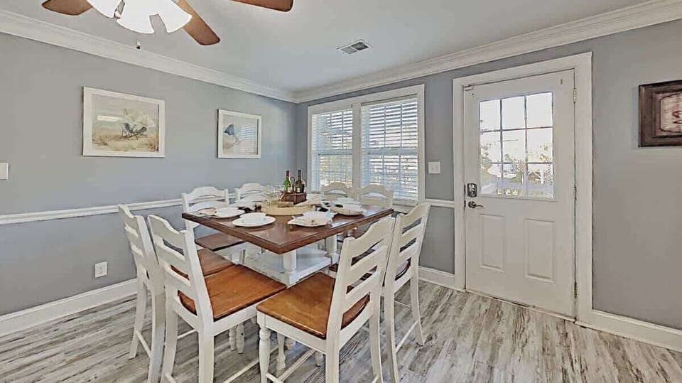Dine in comfort with plenty of natural light and beachy ambiance.

