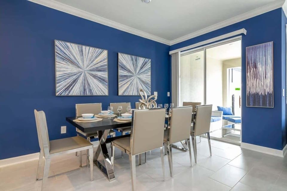 Dinning Table w Eight Seats