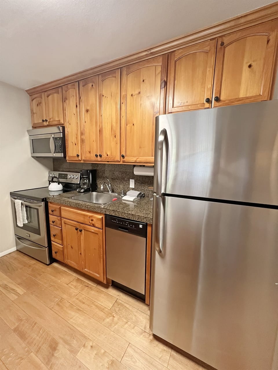 Mountain meals made easy in this cozy, functional kitchen