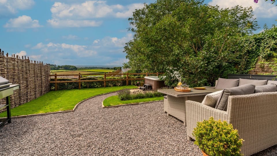 Garden, Wallhope Retreat, Bolthole Retreats