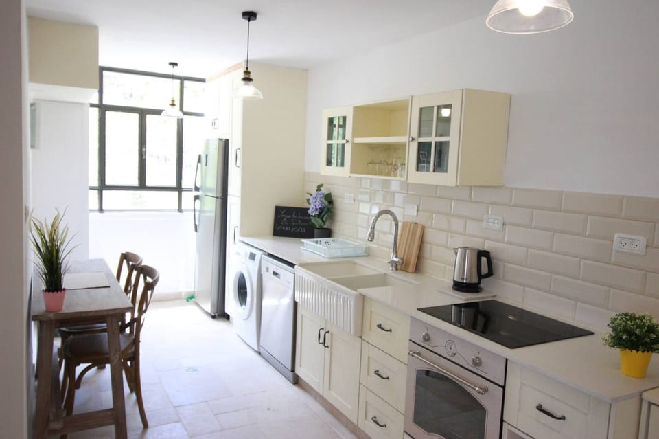 Apartment, 2 Bedrooms, Balcony, City View | Interior