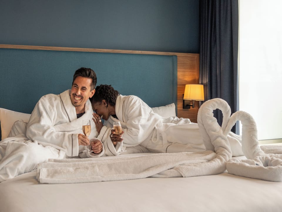 Premium bedding, in-room safe, desk, blackout drapes