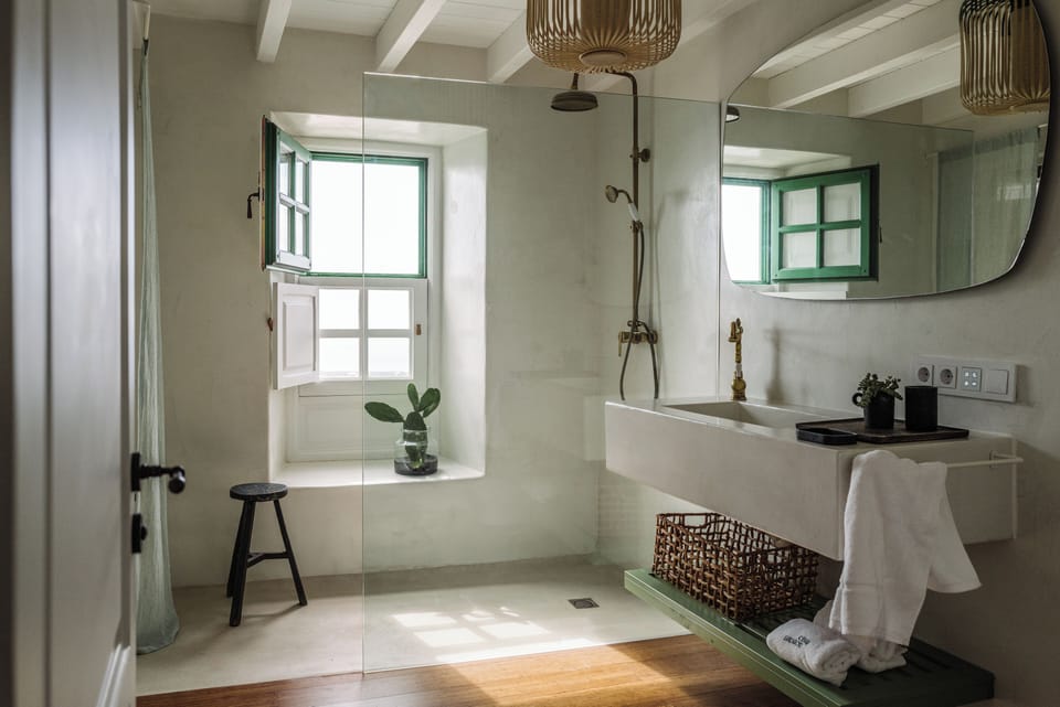 Superior Double Room | Bathroom | Free toiletries, hair dryer, bathrobes, slippers