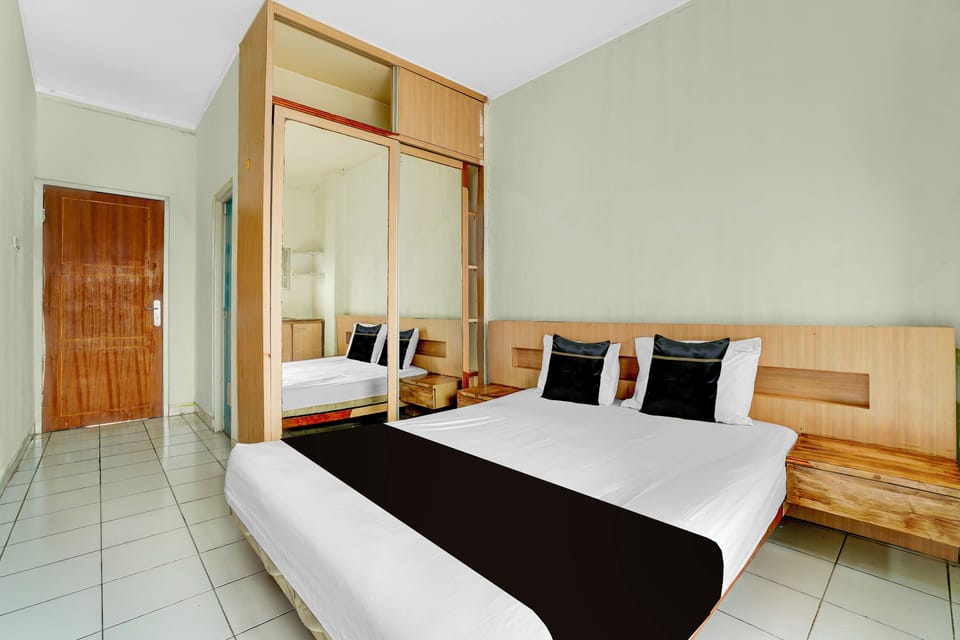 Standard Double Room | Free WiFi, bed sheets
