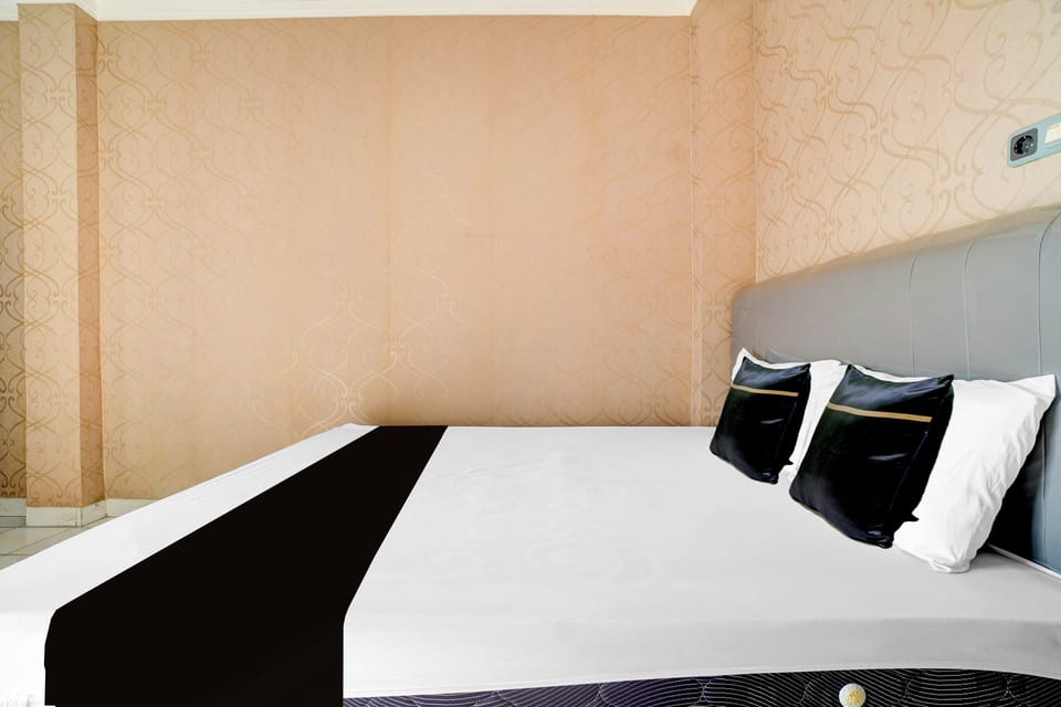 Deluxe Double Room | Free WiFi, bed sheets