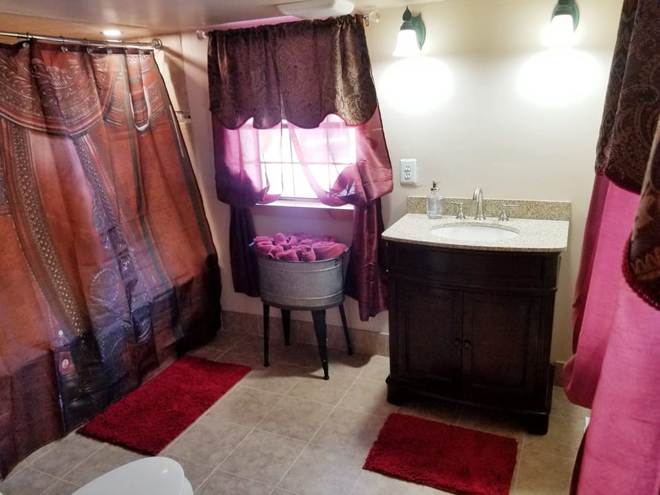 Lorie Darlin' Cabin | Bathroom | Free toiletries, hair dryer, towels, soap