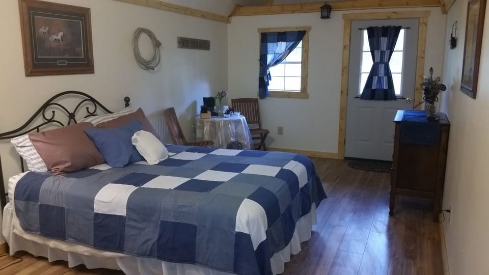 Gus's Cabin | Free WiFi, bed sheets