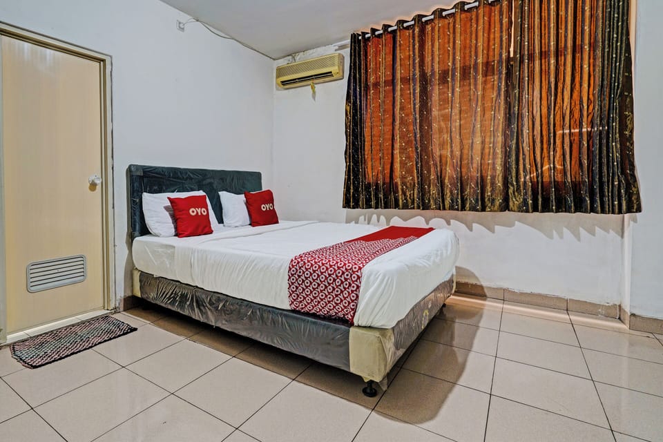 Deluxe Double Room | Laptop workspace, free WiFi, bed sheets
