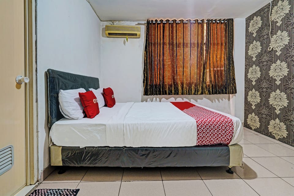 Deluxe Double Room | Laptop workspace, free WiFi, bed sheets