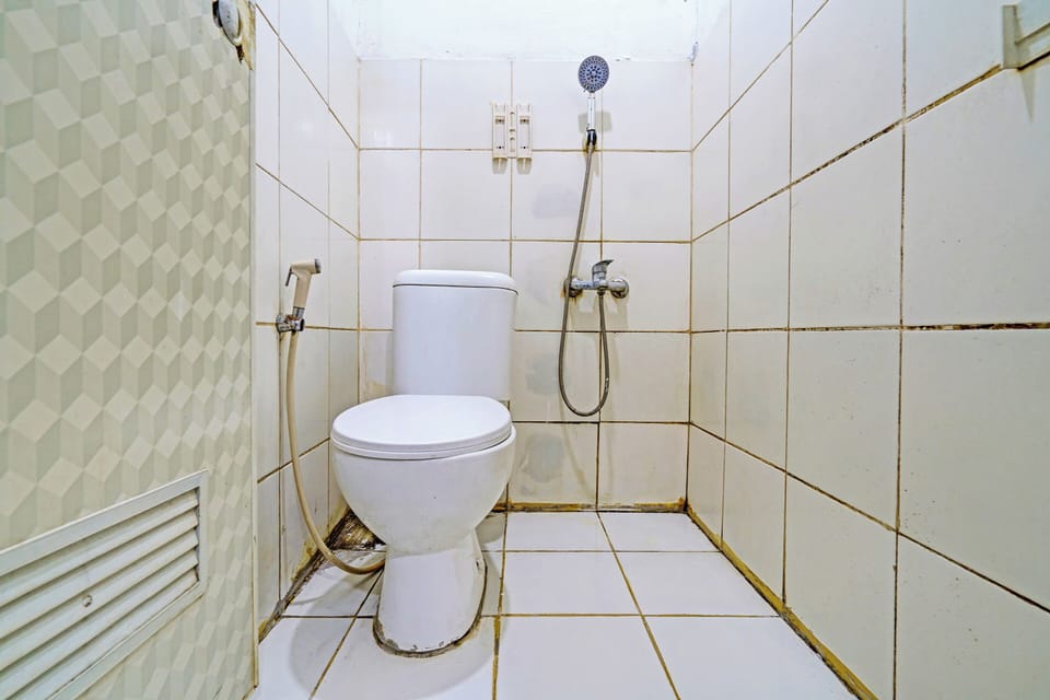 Standard Double Room | Bathroom | Shower, rainfall showerhead, soap