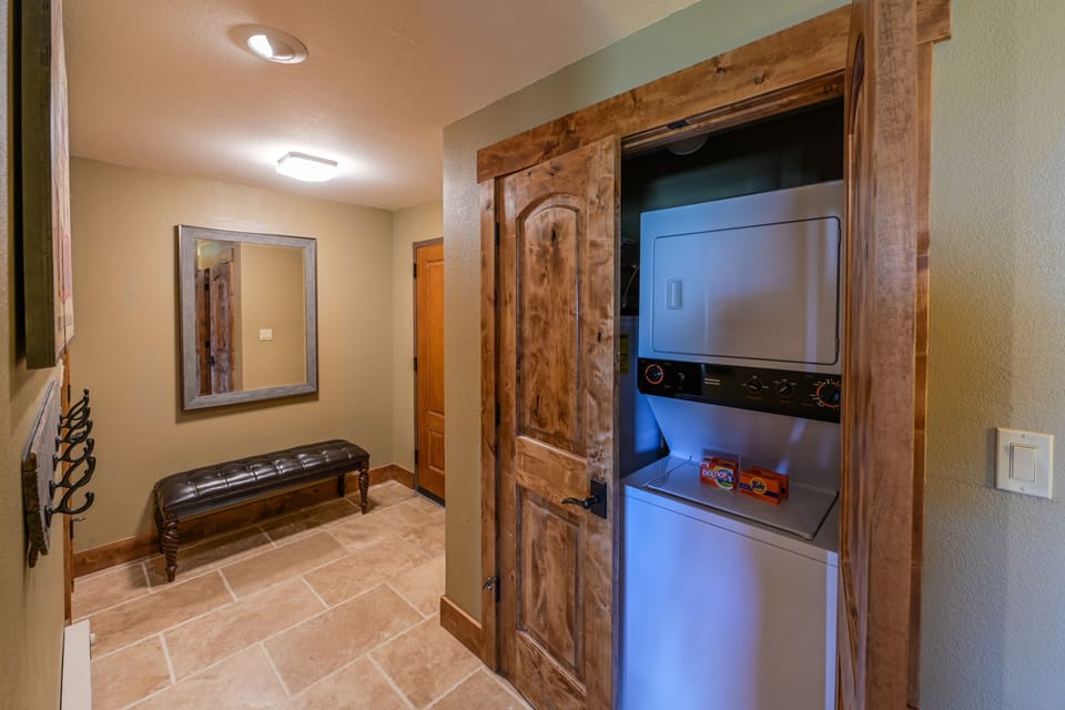 Condo, 2 Bedrooms | Interior
