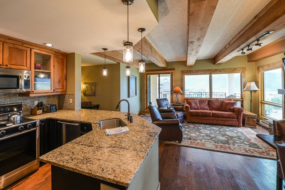 Condo, 2 Bedrooms | Private kitchen | Coffee/tea maker, toaster