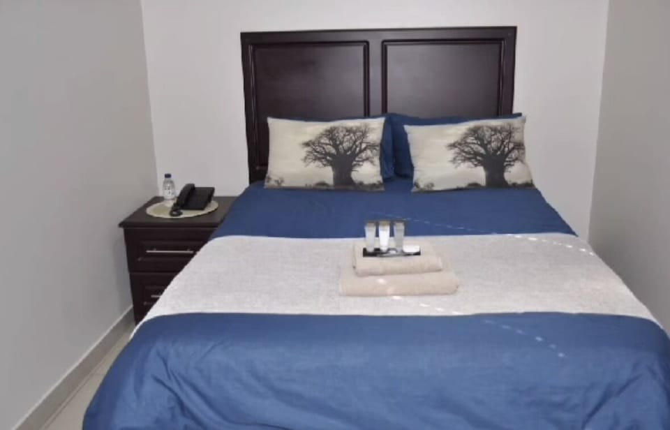 Signature Single Room | Iron/ironing board, free wired internet