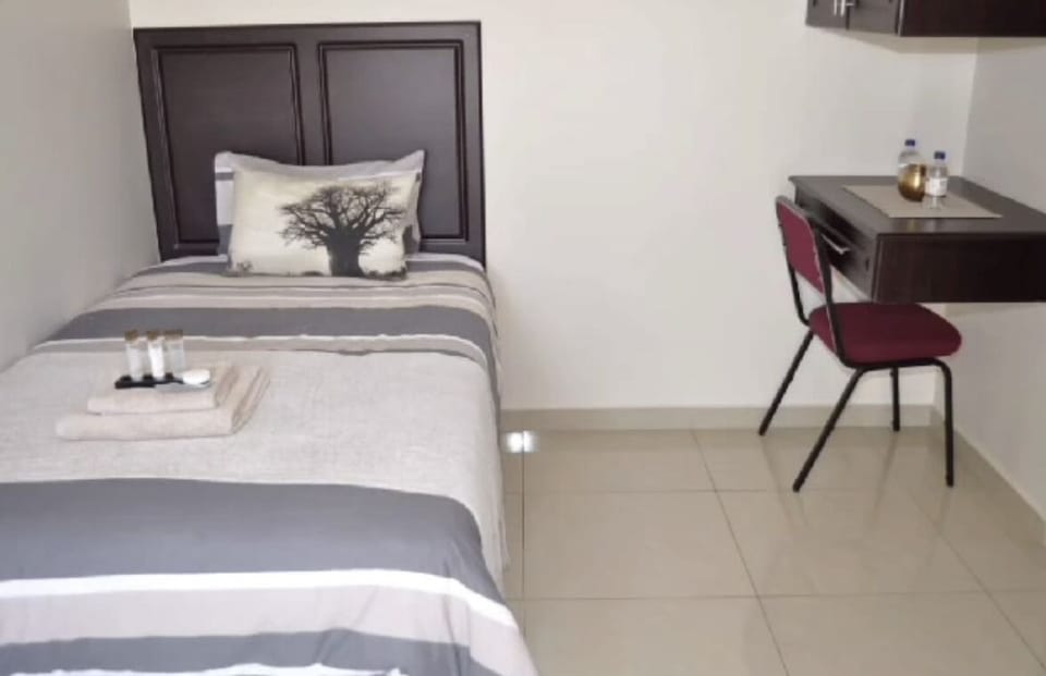 Signature Single Room | Iron/ironing board, free wired internet
