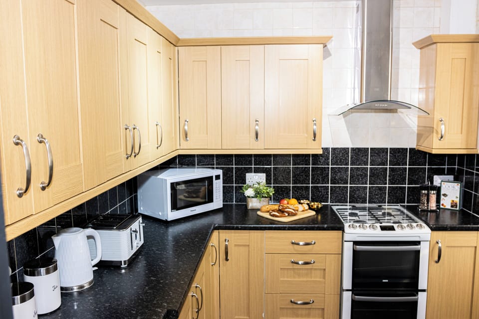 House | Private kitchen | Fridge, microwave, oven, stovetop