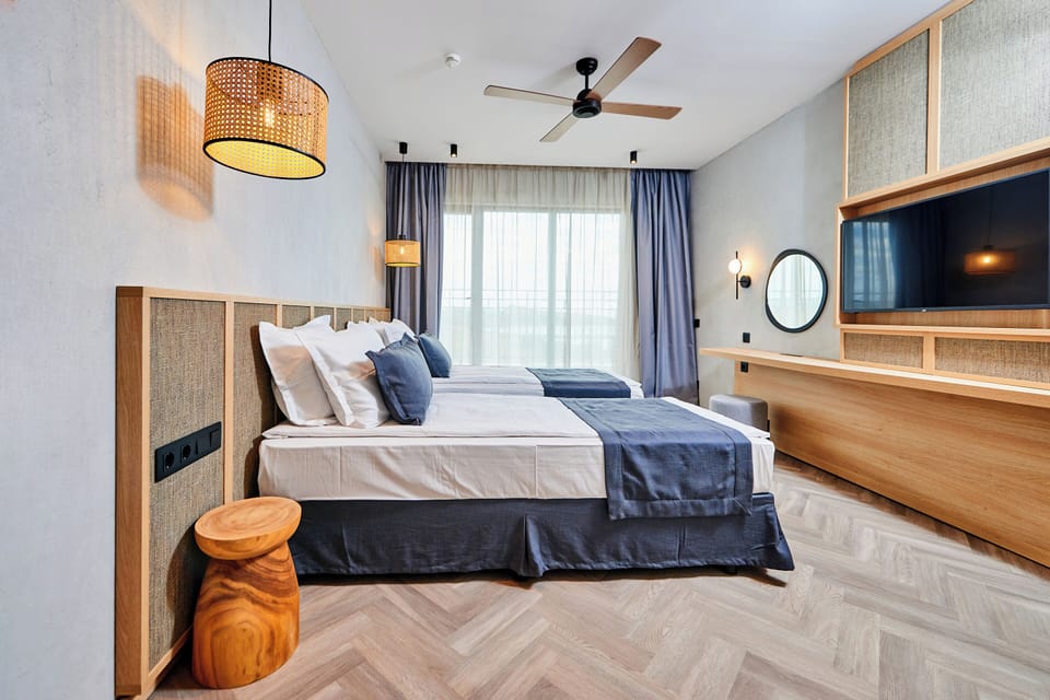WiFi (free), bed sheets