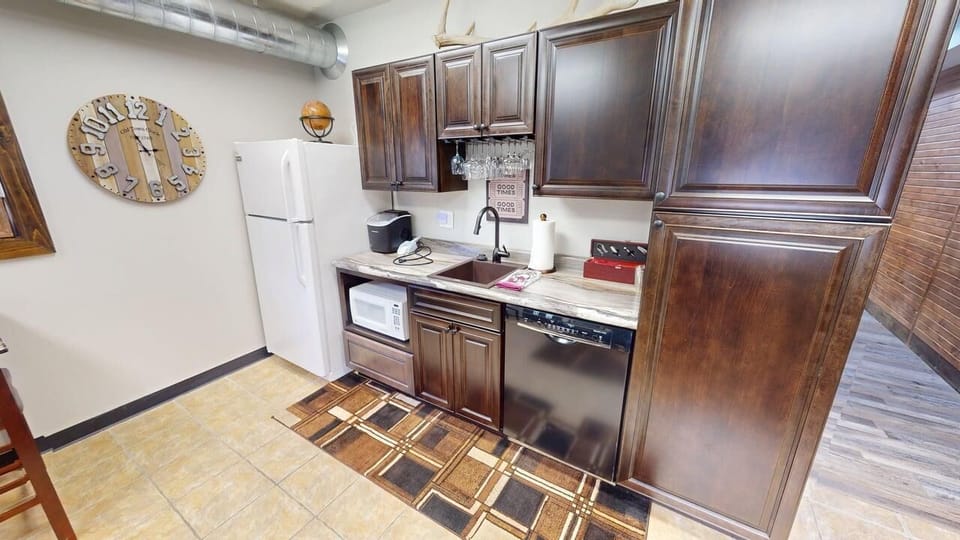 Bar Area - extra fridge 