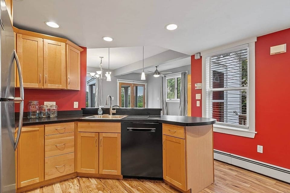 Fully stocked kitchen with dishwasher.