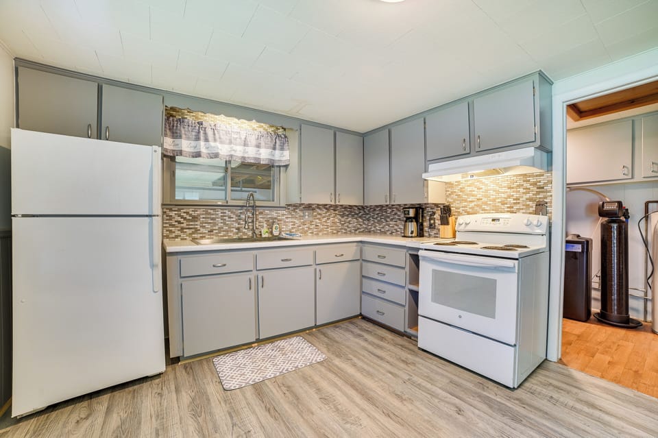 Kitchen | Crockpot | Drip Coffee Maker | Toaster | Toaster Oven