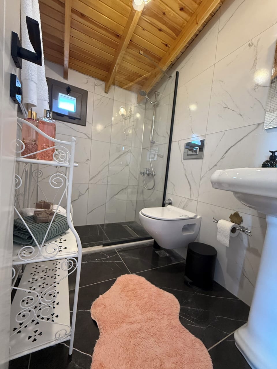 Deluxe Room | Premium bedding, Select Comfort beds, free WiFi, bed sheets