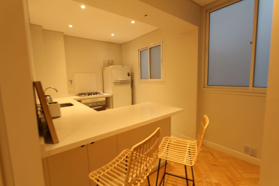 City Apartment | Private kitchen | Fridge, microwave, oven, stovetop