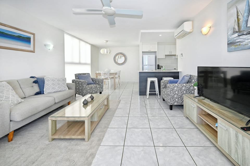 Room to relax, with oceans views and a smart TV