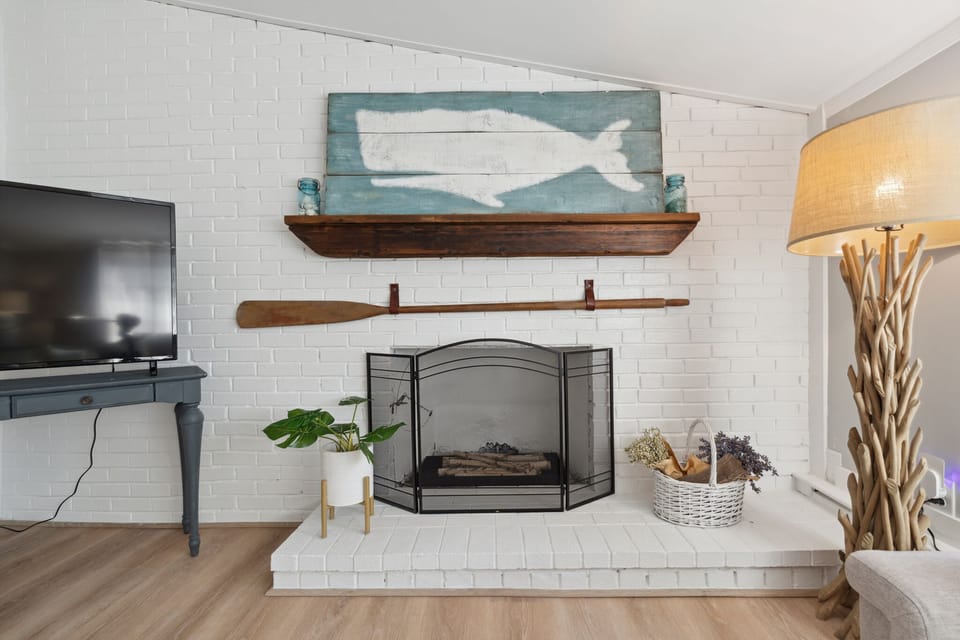 Spacious living room with sectional pull out sofa and 3-seater sofa. Note: fireplace is inoperable