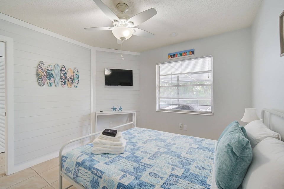 Full size guest room with TV