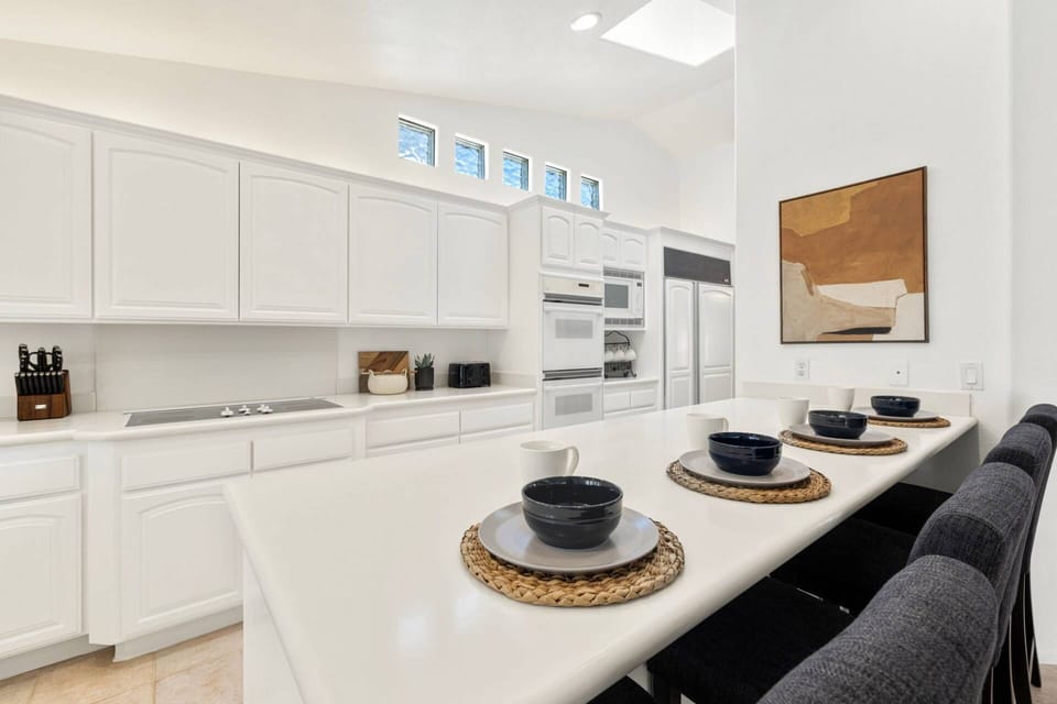 Breakfast Bar with Seating for Four