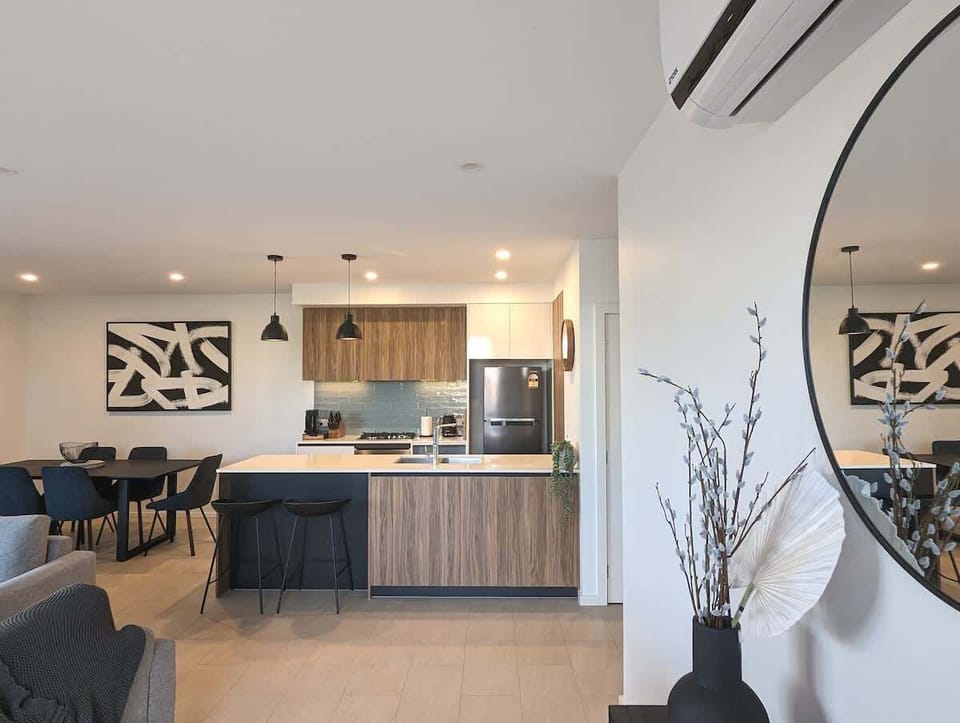 Entrance and kitchen 
