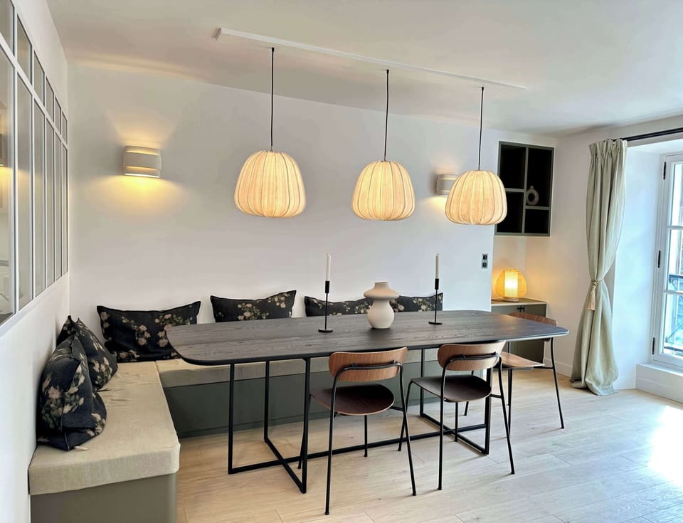 Spacious & inviting dining space