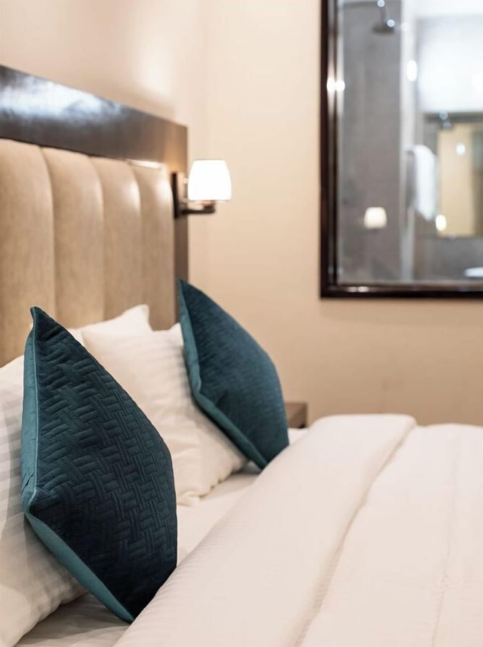 Deluxe Room | Hypo-allergenic bedding available, desk, bed sheets