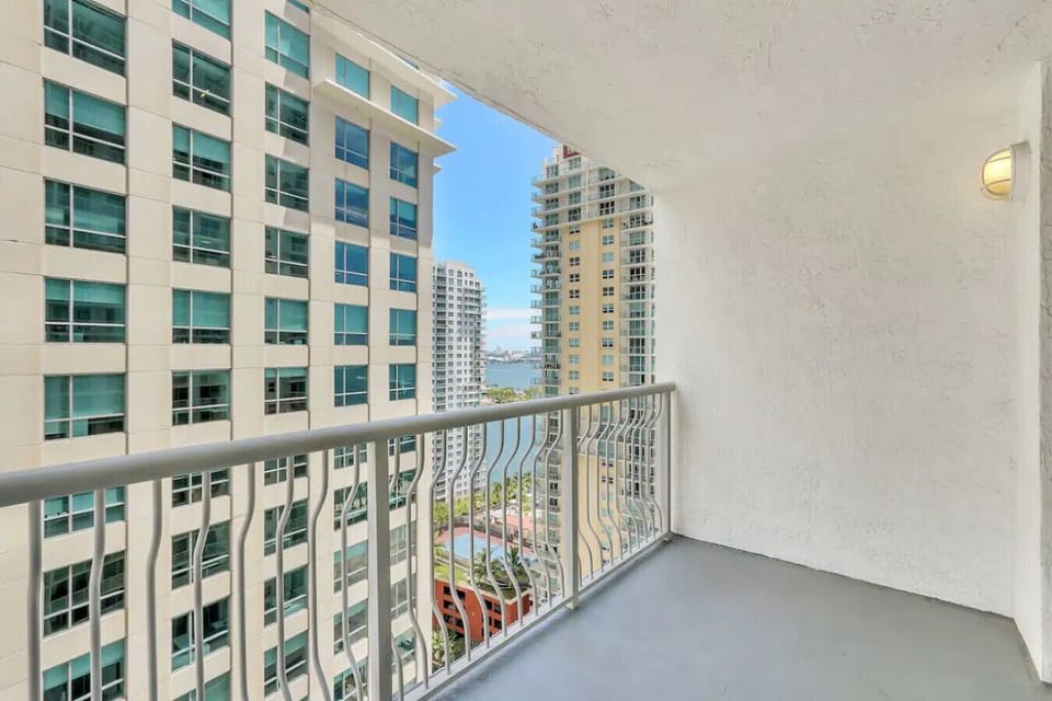 Private balcony with amazing city view!