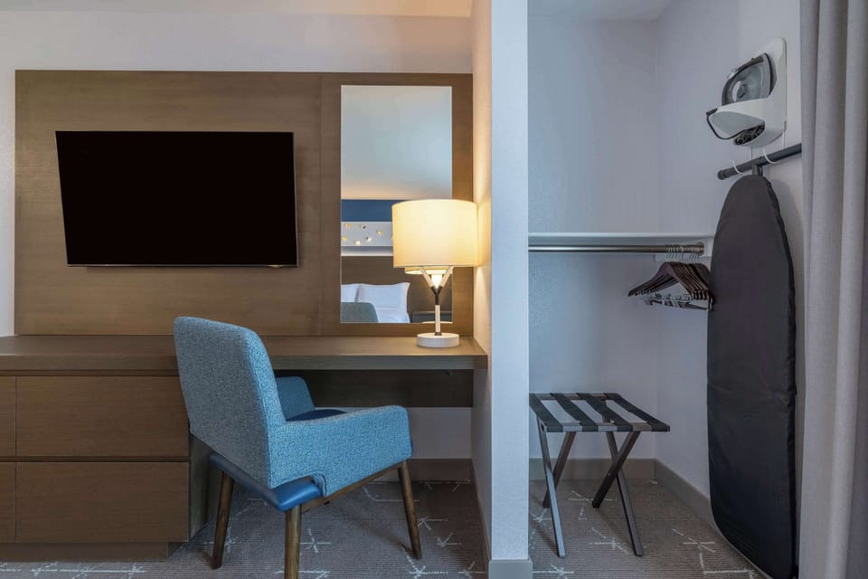Suite, 1 King Bed, Accessible, Non Smoking | Premium bedding, in-room safe, desk, blackout drapes