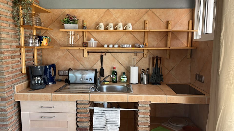 Bohemio | Private kitchen | Microwave, electric kettle, toaster, cookware/dishes/utensils