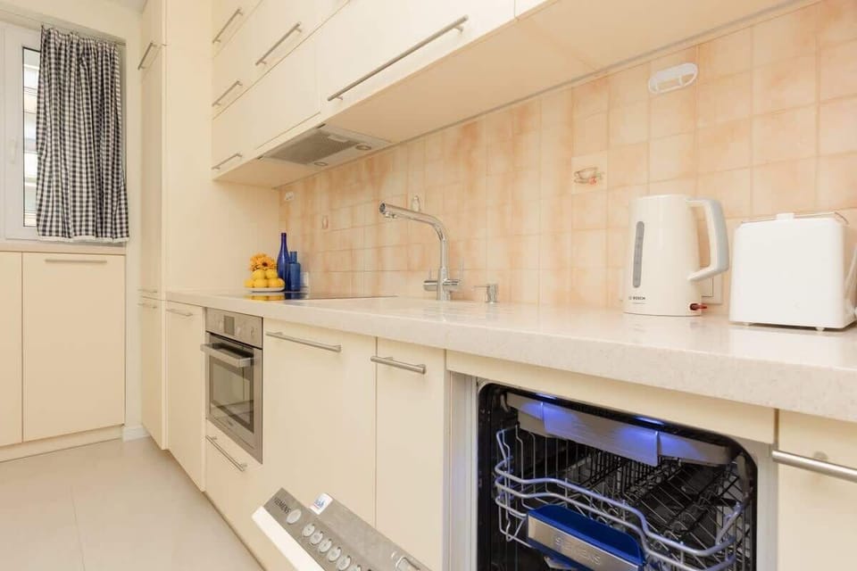 Fully equipped kitchen.