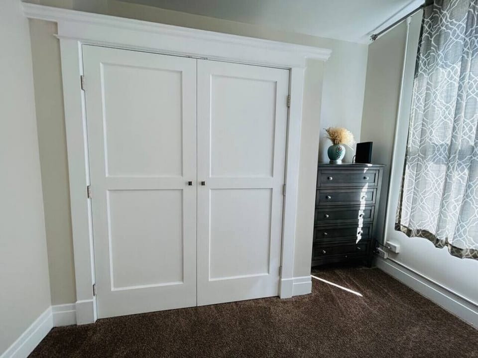 Bedroom 2: Huge closet