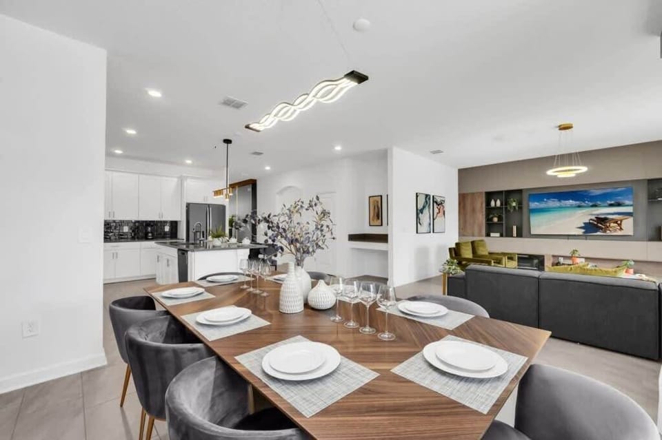 Whether you're enjoying breakfast before the parks or gathering for dinner, the dining room provides plenty of seating for your entire group to dine comfortably together.