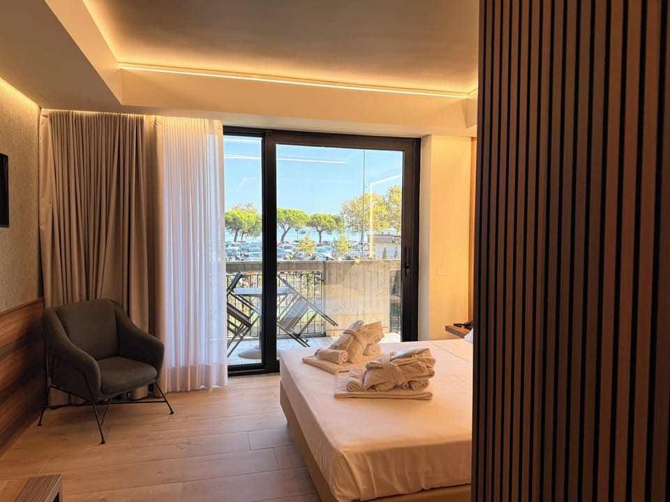 Executive Room, Tower | Premium bedding, down comforters, minibar, in-room safe