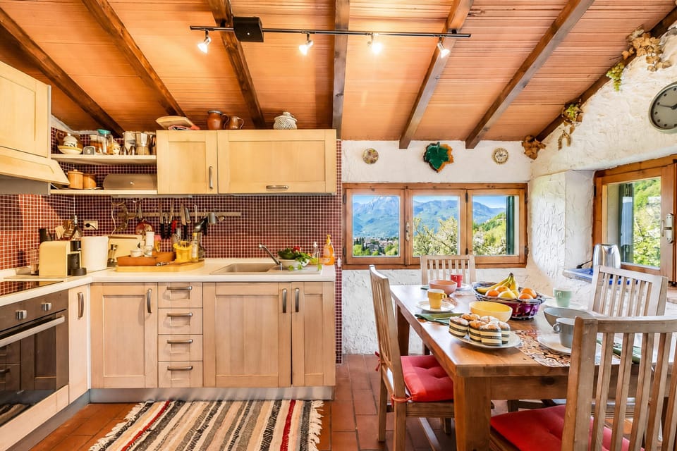 Standard House, 2 Bedrooms, 2 Bathrooms (Family Friendly Rosa House Amazing) | Private kitchen