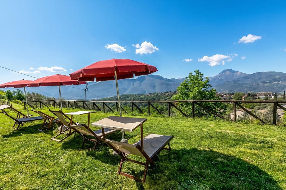 Standard House, 2 Bedrooms, 2 Bathrooms (Family Friendly Rosa House Amazing) | Outdoor dining